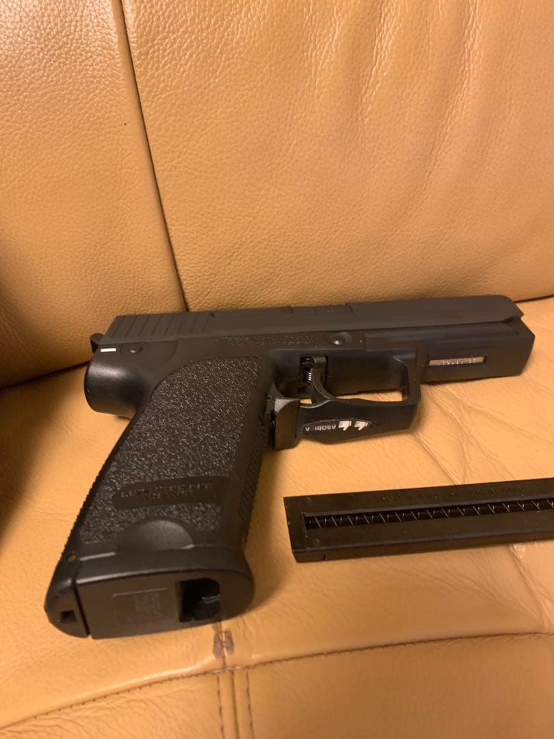 東京マルイ H&K USP 電動ガン　バッテリー、充電器付き