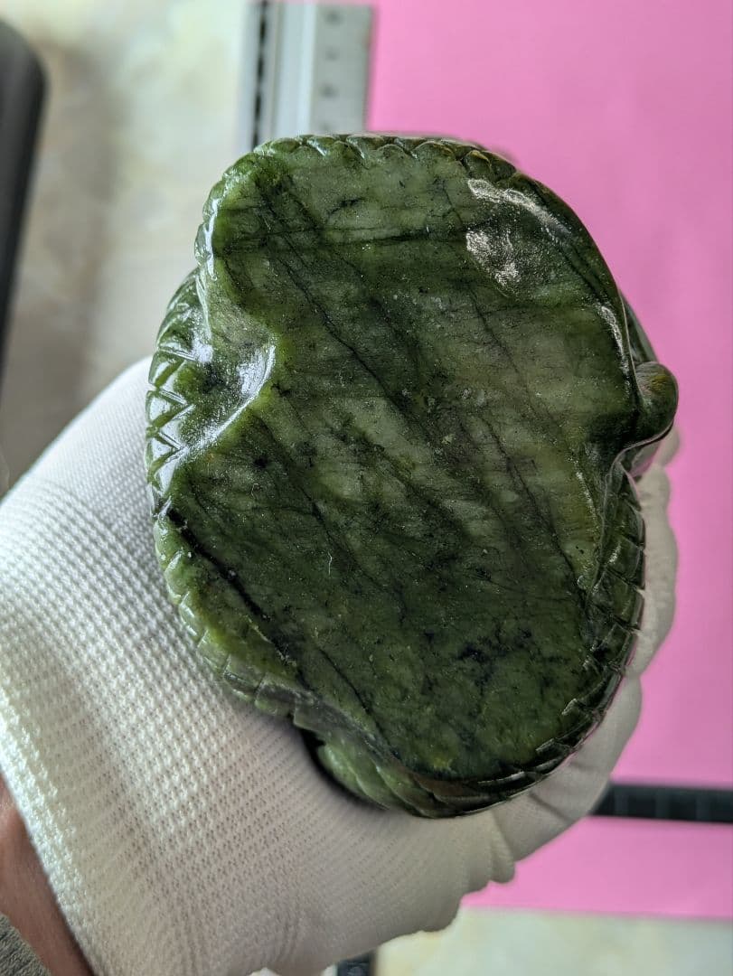 天然石 碧玉【ジャスパー】の龍蛇様の 置物です。サイズは約12㌢×9㌢ 990g