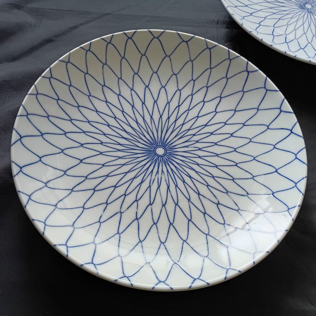 青い幾何学模様の平皿 2枚セット 手描網9号皿 [ 27×4㎝ ] 有田焼大皿