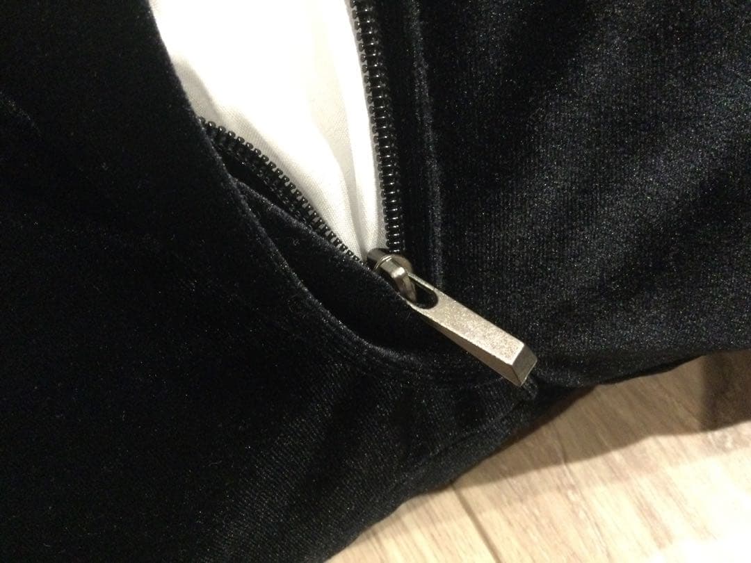 KUKA クッション　新品未使用　ベロア生地　高級感　2個セット　ラインストーン