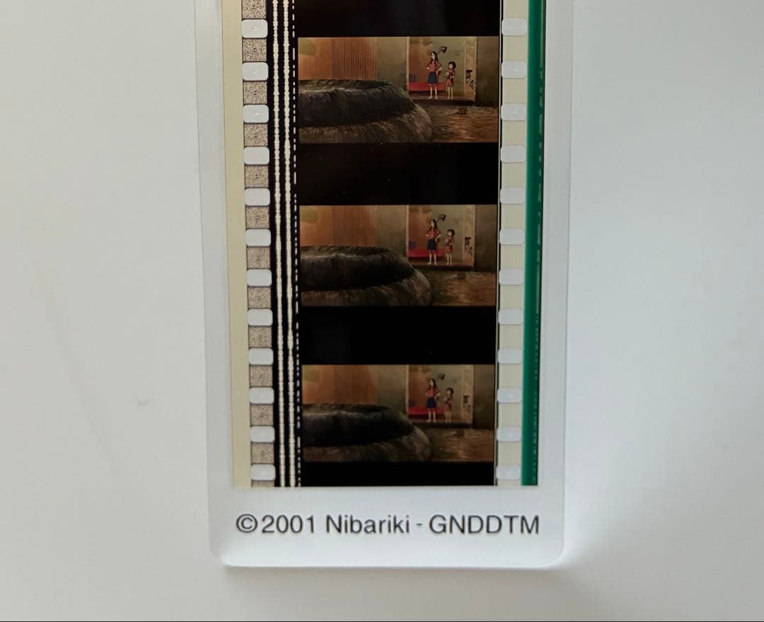ジブリ　千と千尋の神隠し　しおり　フィルム　ブックマーカー　2枚