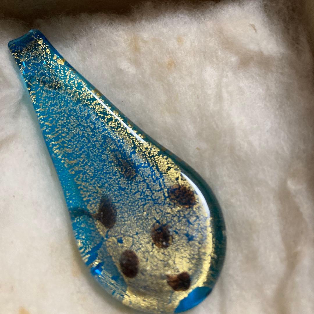 ベネチアンガラス青と金のガラス滴型ペンダントトップ