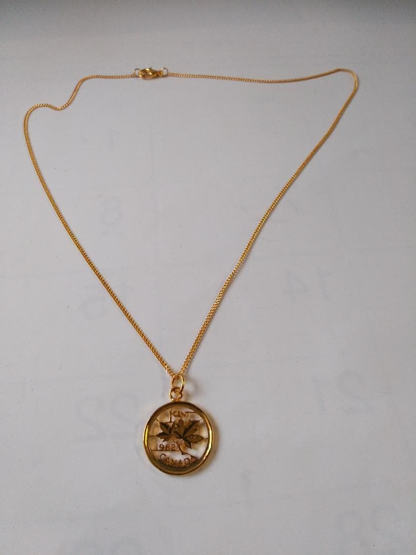 カナダ メープルリーフ カットアウト ペンダントトップ 金鍍金仕上 新品