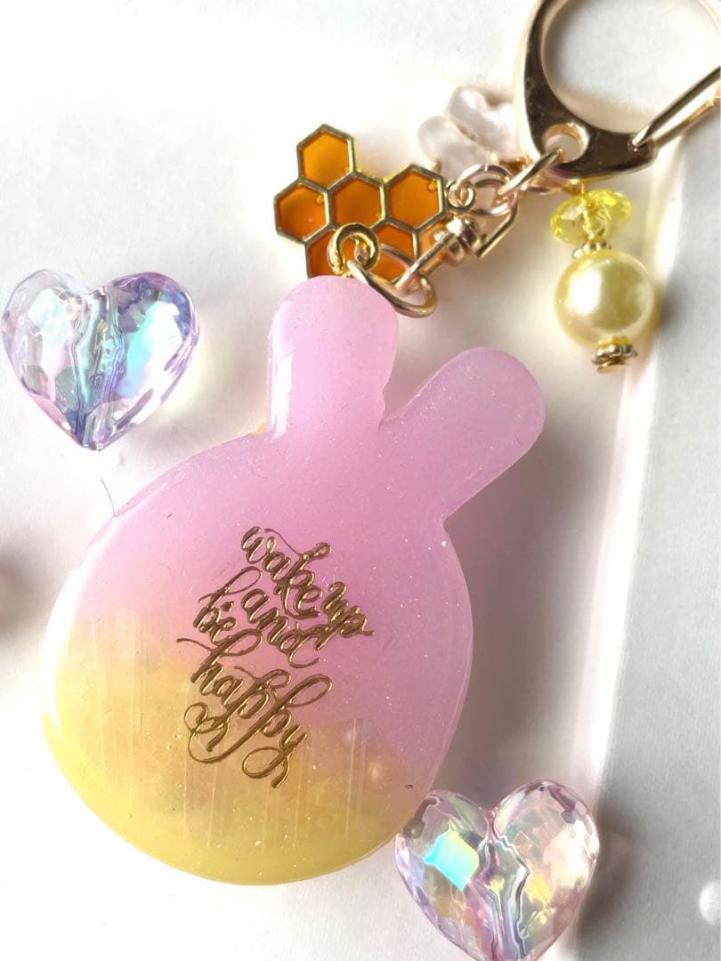 シャカシャカキーホルダー　ミツバチイースターシェイカー