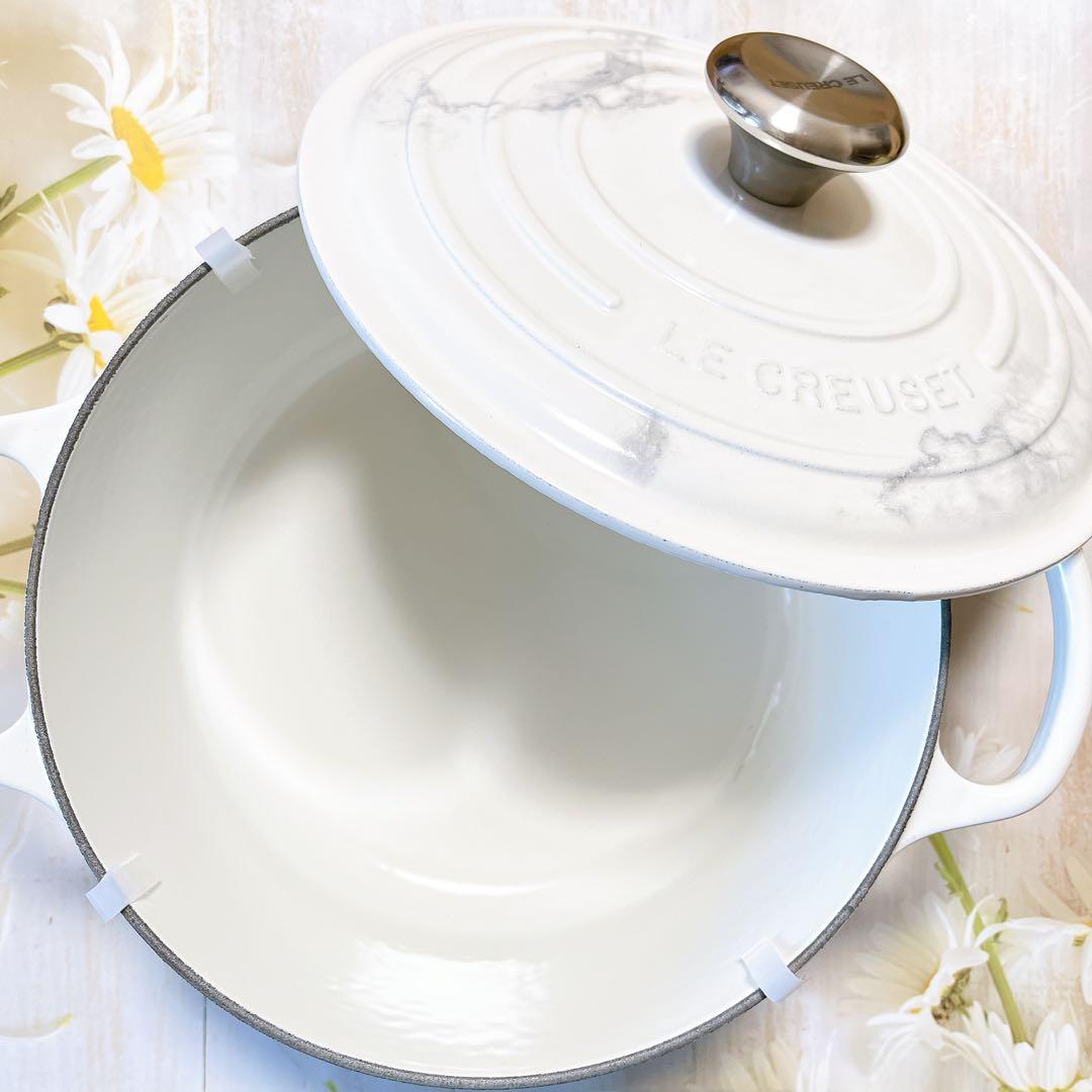 ♡ルクルーゼ　マーブルコレクション　ココットロンド 24cm 大理石　両手鍋