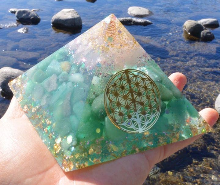✨高品質＆超強力　BIGサイズ　黄金比ピラミッド型オルゴナイト✨