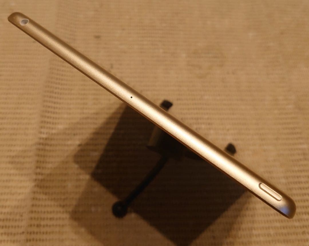 完動品iPad第5世代(A1822)本体128GB送料込6ZKHP9