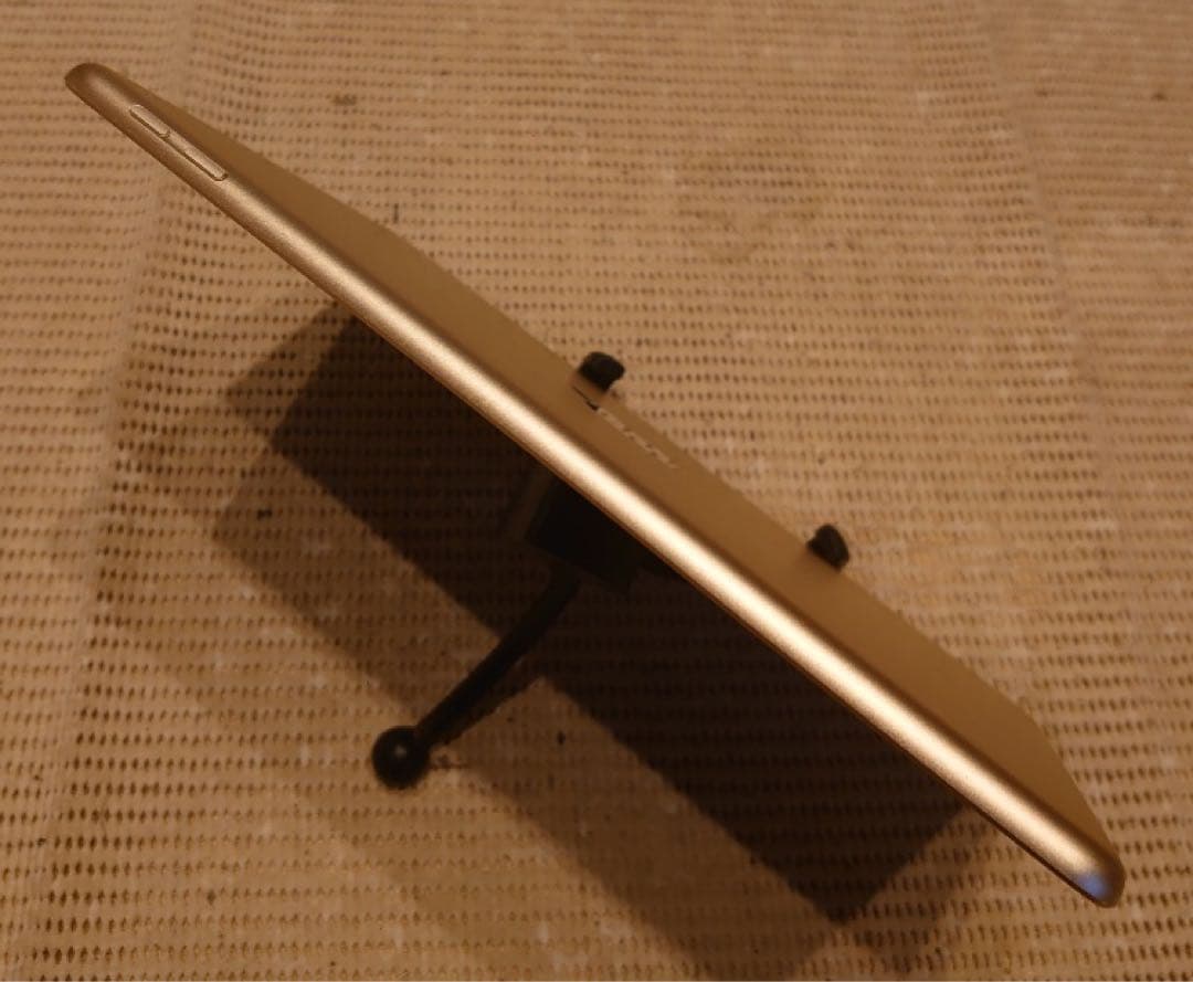 完動品iPad第5世代(A1822)本体128GB送料込6ZKHP9