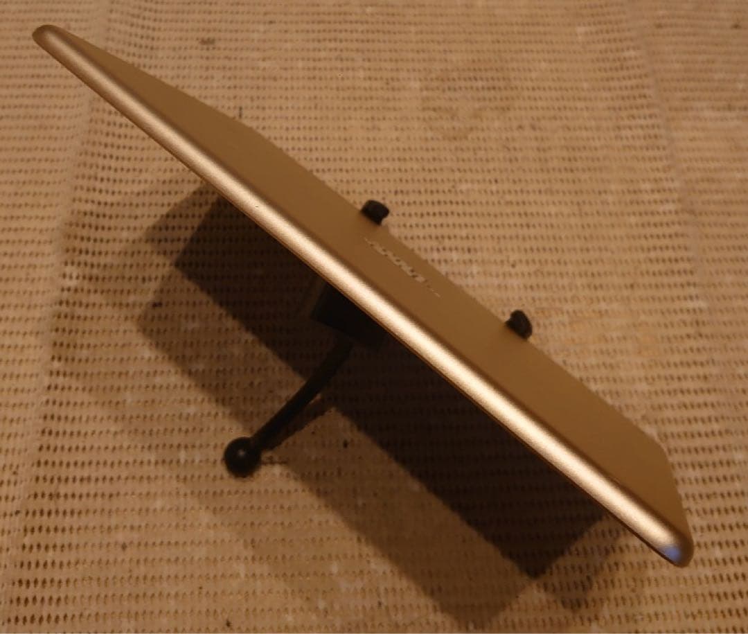 完動品iPad第5世代(A1822)本体128GB送料込6ZKHP9