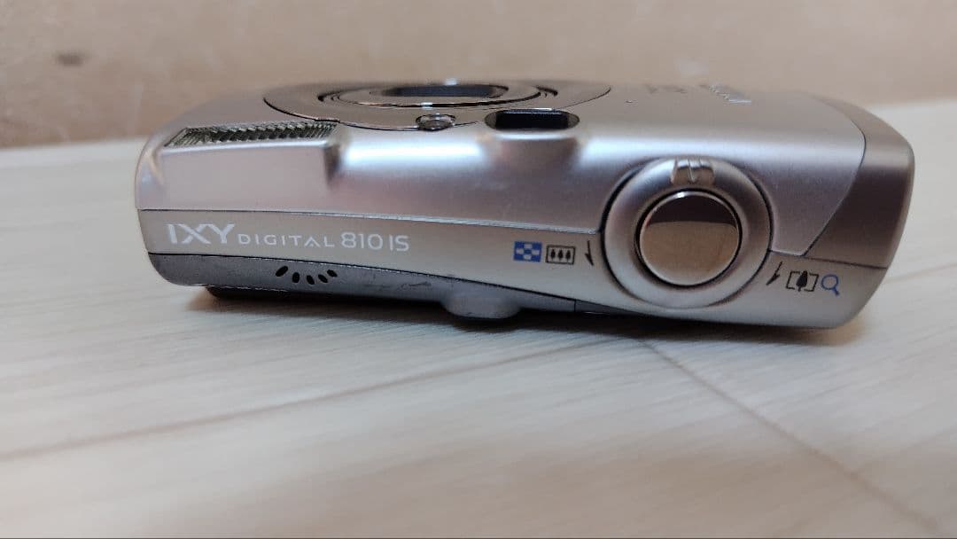 Canon　デジタルカメラ　IXY810IS ジャンク品