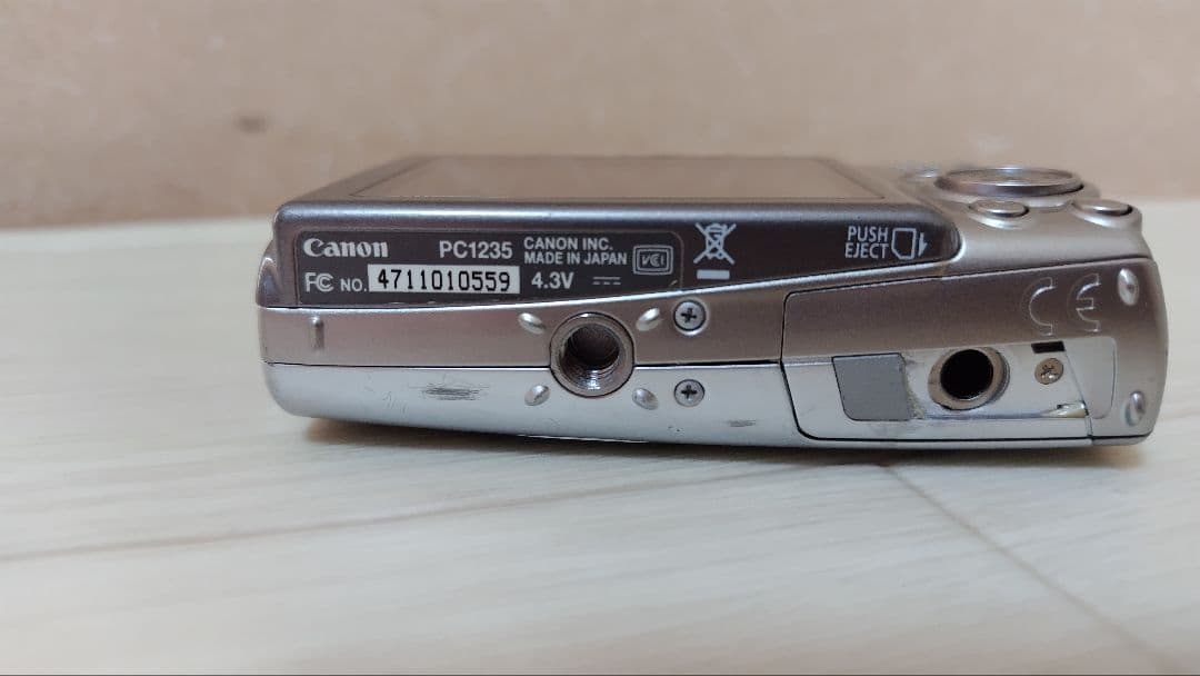 Canon　デジタルカメラ　IXY810IS ジャンク品