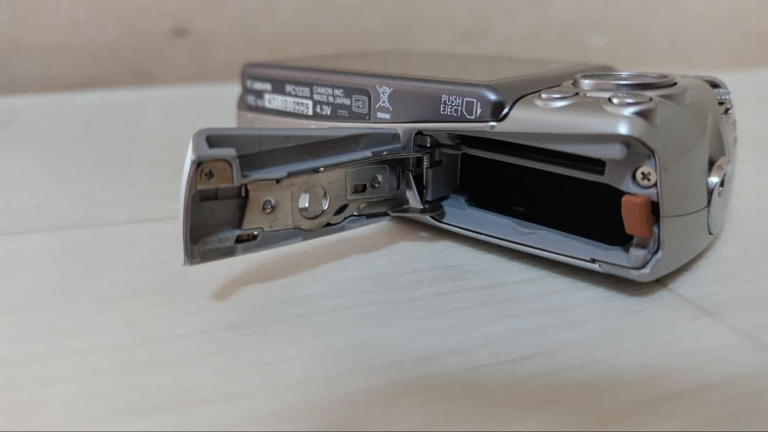 Canon　デジタルカメラ　IXY810IS ジャンク品