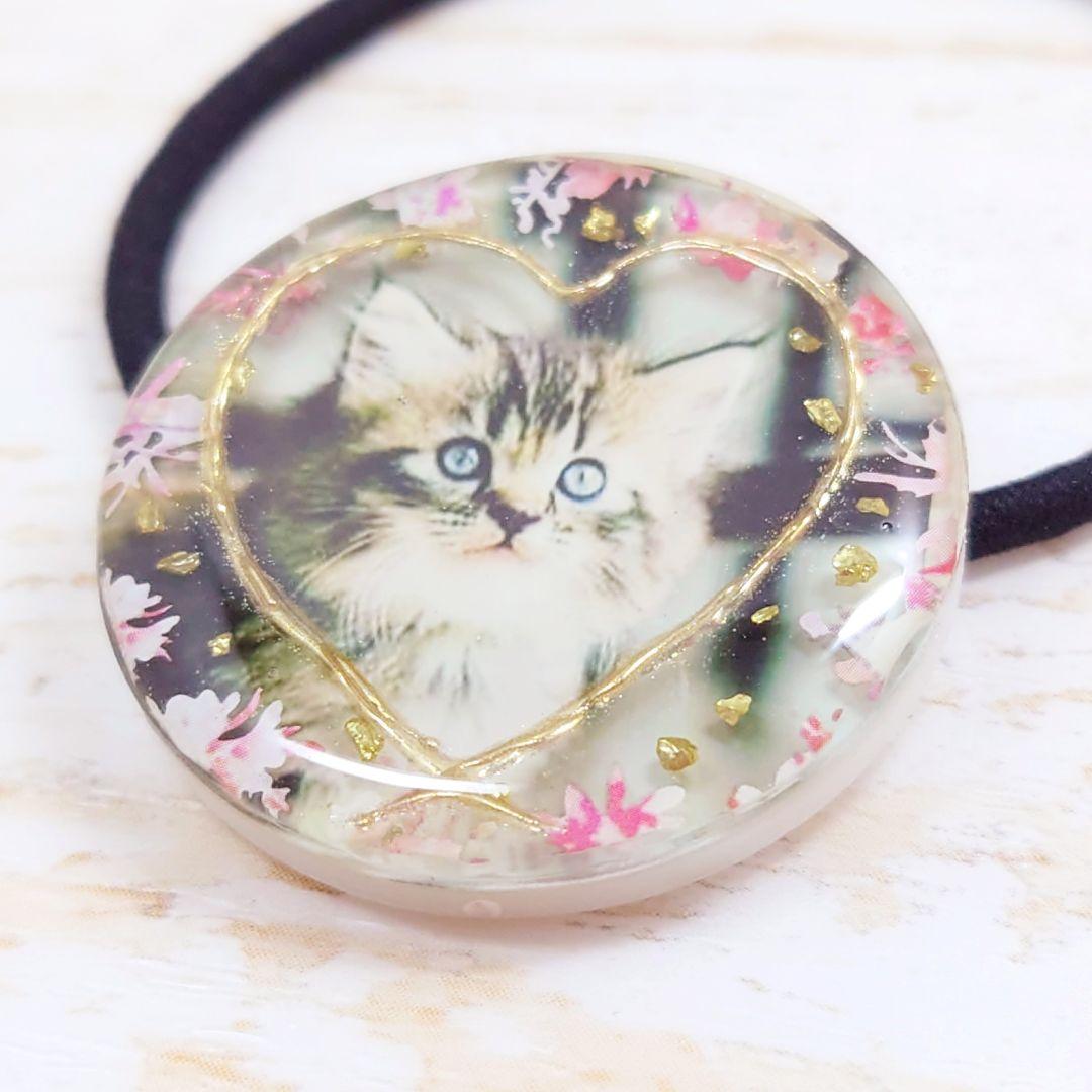 ハートな猫ちゃんのヘアゴム ハンドメイド レジン お花 ネックレス ブローチ 丸