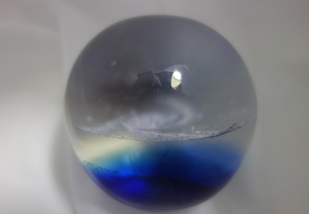 宇宙の銀河をモチーフにしたオブジェ  球体 ワタナベカズオ作 手のひらの宇宙