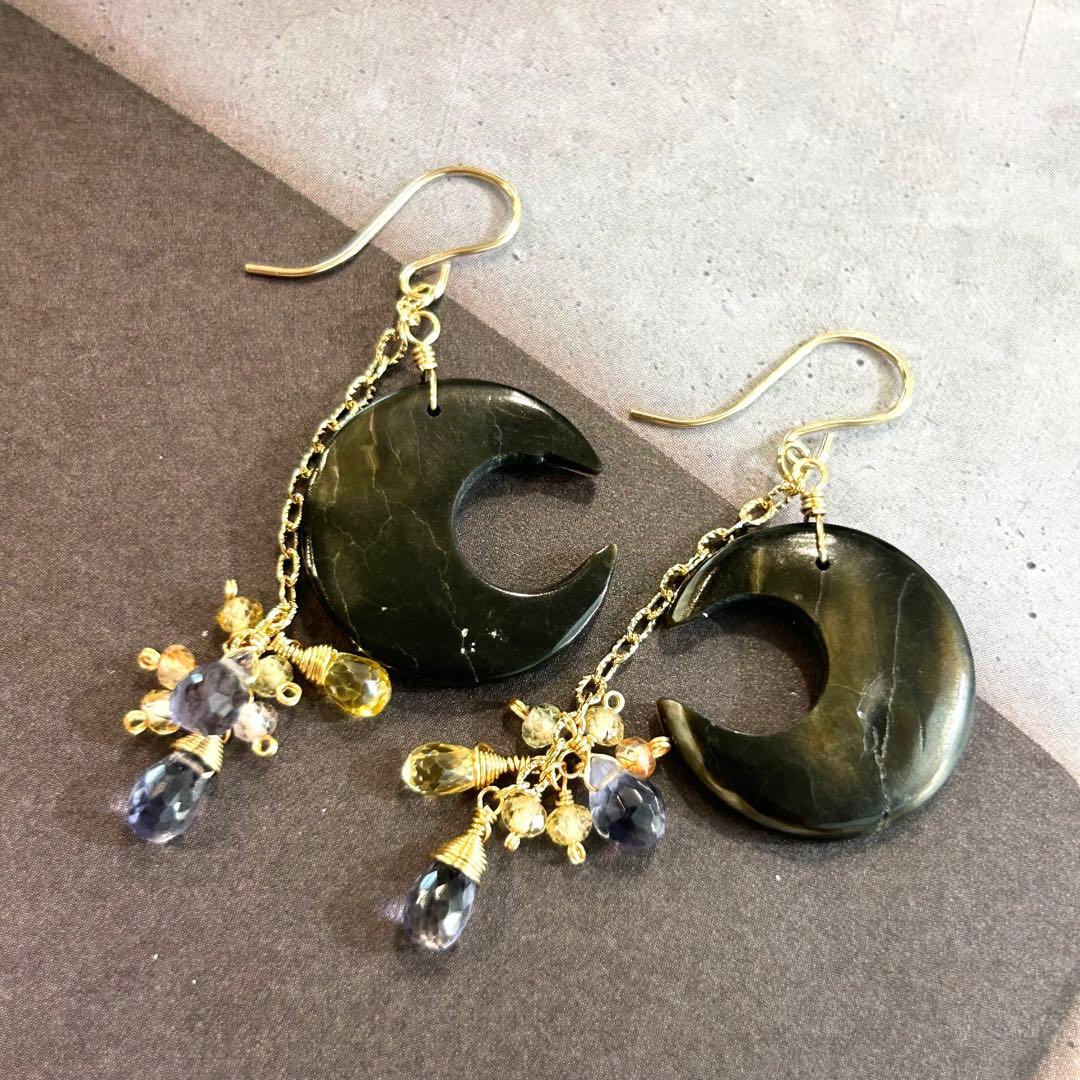 ブラックマザーオブパール　ムーンフラワーカービング　14kgf 天然石ピアス