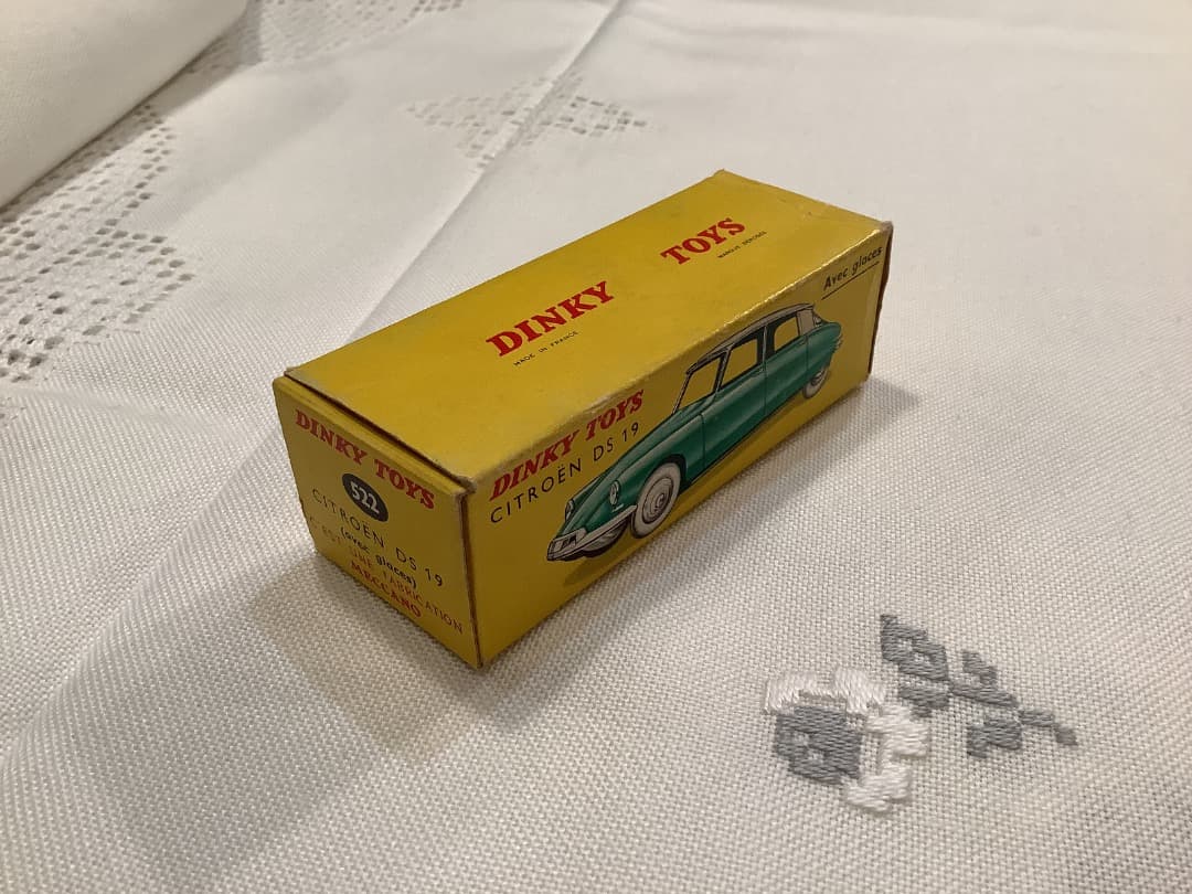 お値下げ！美品　仏製DINKY TOYS CITROEN DS19 ミニカー