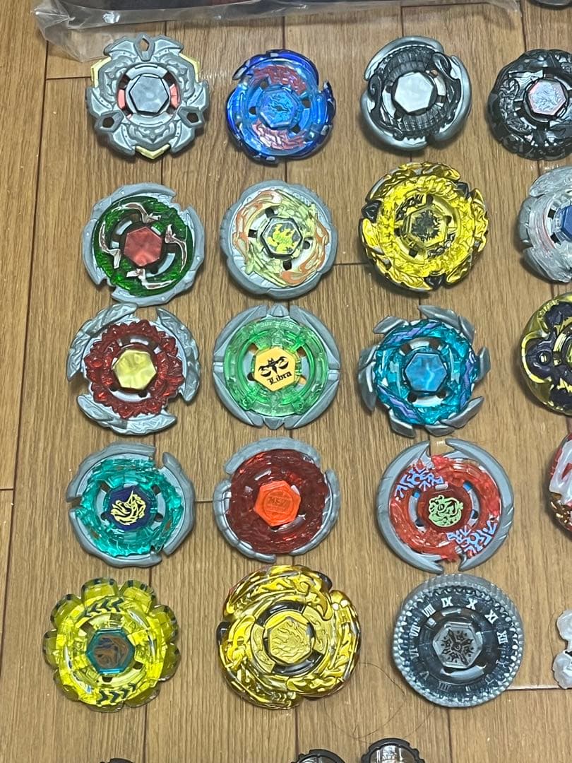 ベイブレードセット 多数のモデルと色