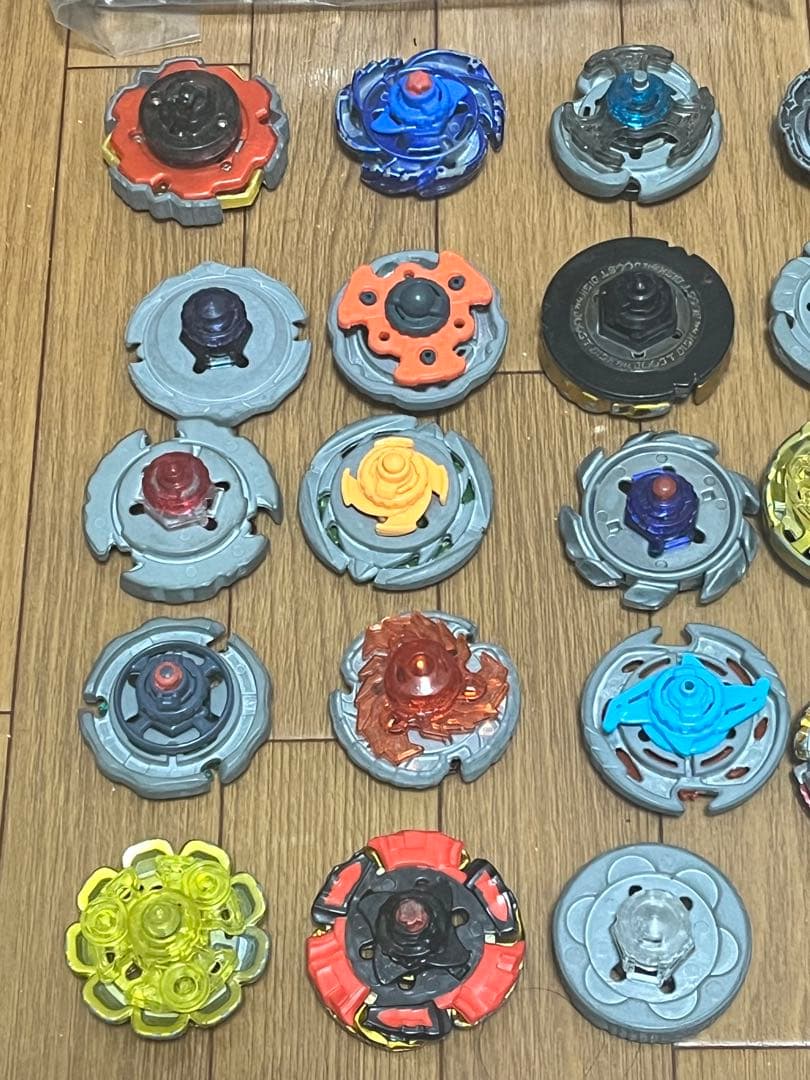 ベイブレードセット 多数のモデルと色