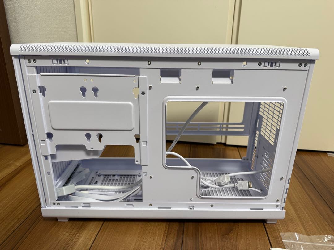 Lian Li A3-mATX ホワイト ガラスパネルモデル　PCケース
