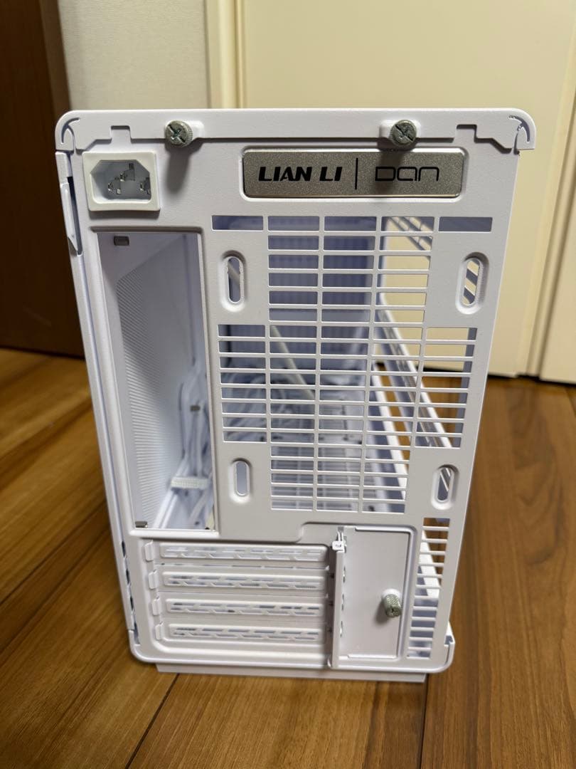 Lian Li A3-mATX ホワイト ガラスパネルモデル　PCケース