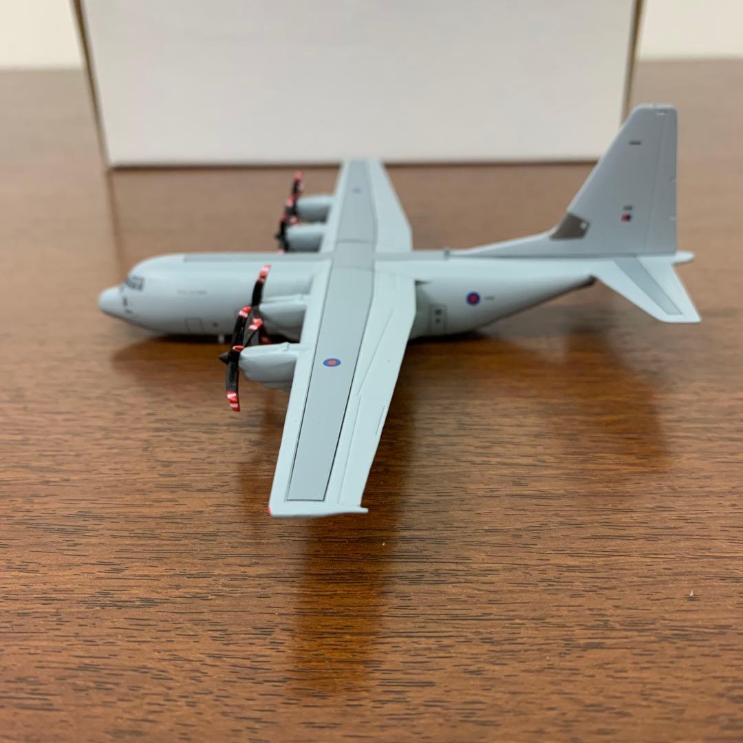 ❶　1/200　イギリス空軍 C-130 ハーキュリーズ ZH888