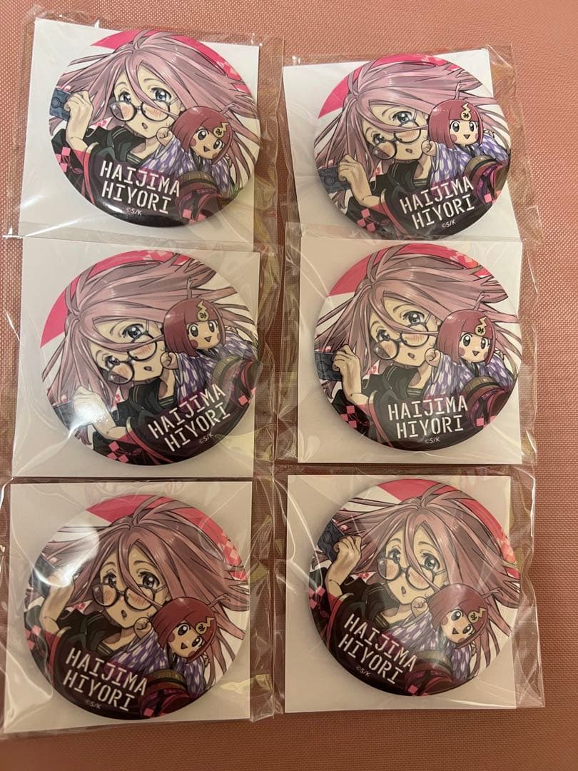 【くじら】デッドアカウント デドアカ 缶バッジ 灰島ひより