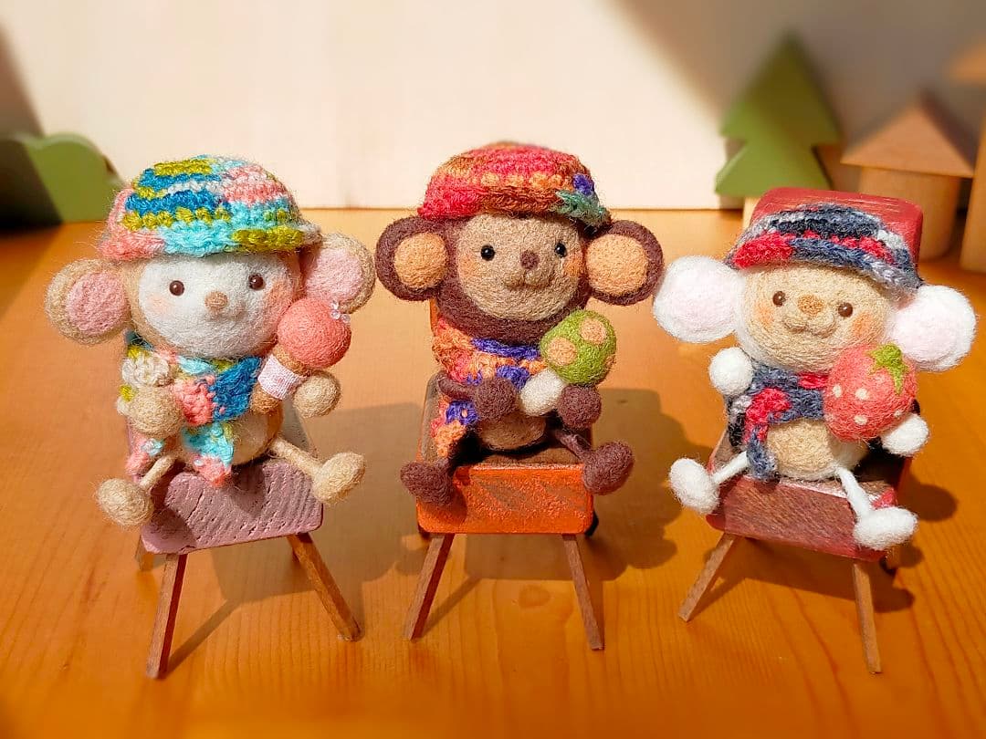 ✿羊毛フェルト✿ちっこいイスとおさるさん✿きのこ✿オレンジ✿