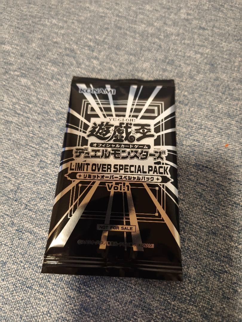 LIMITOVERCOLLECTION THE　HEROES 1個+プロモー1枚