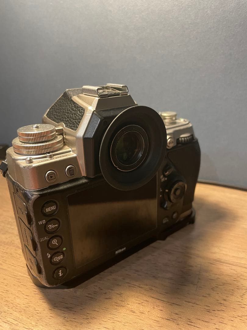 Nikon Df シルバー 一眼レフカメラ ボディ　フルサイズ