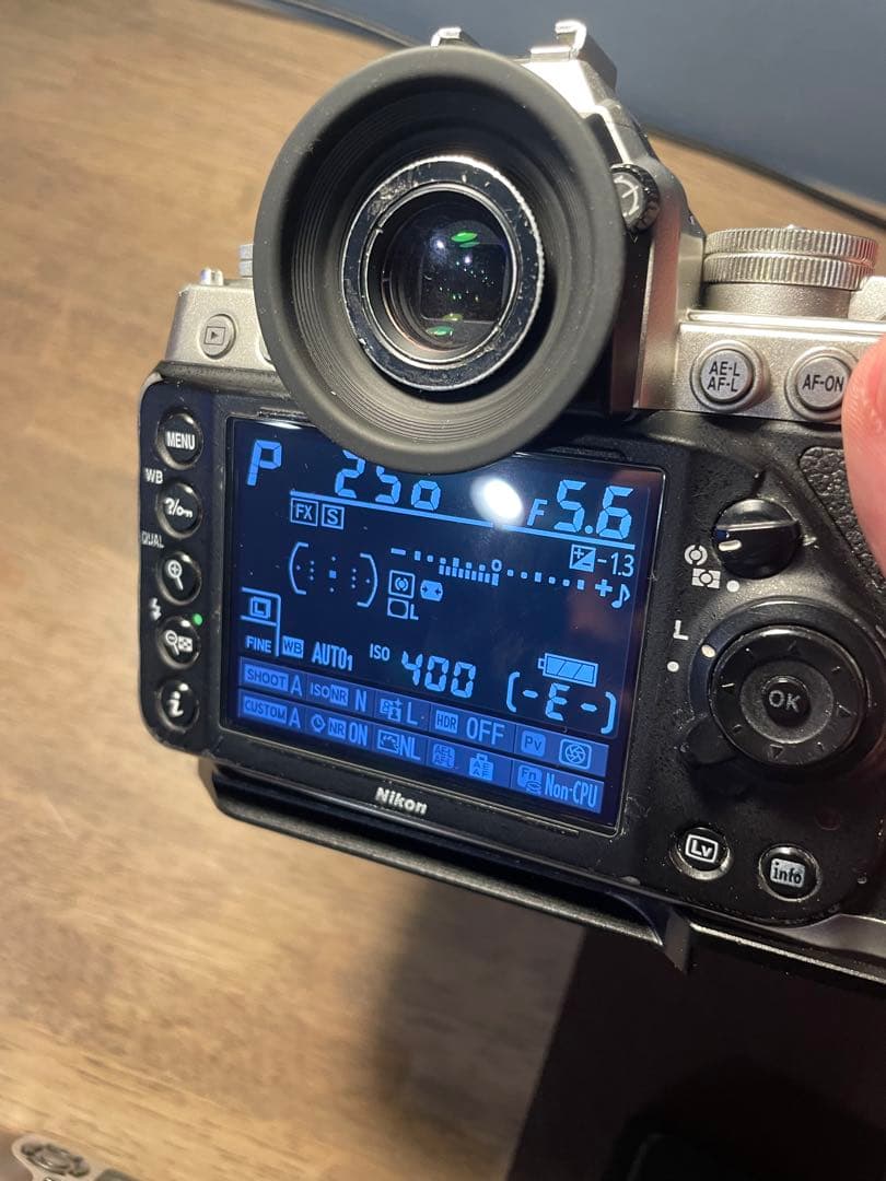 Nikon Df シルバー 一眼レフカメラ ボディ　フルサイズ