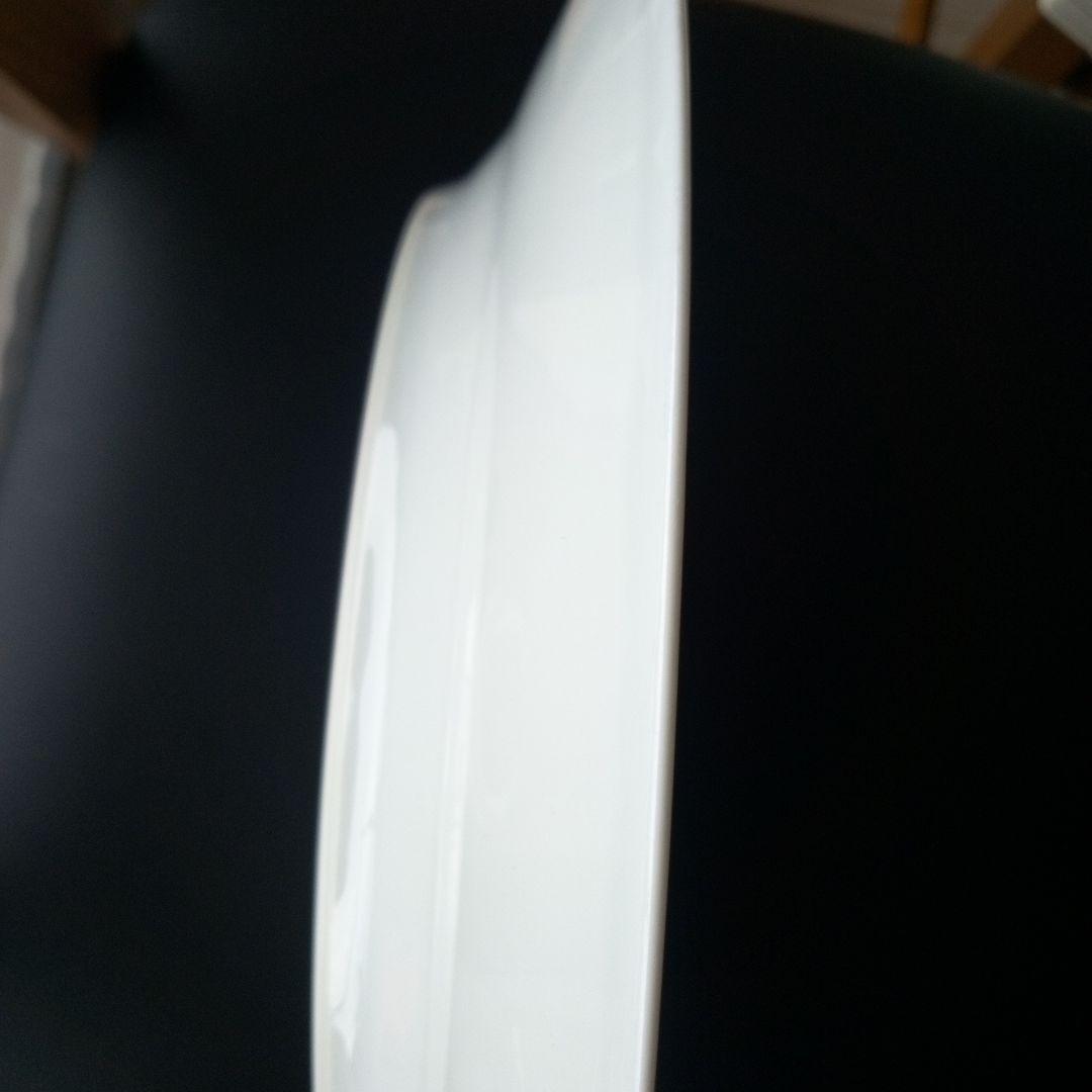 HERMESの大皿トゥカンと小鳥のデザインプレート