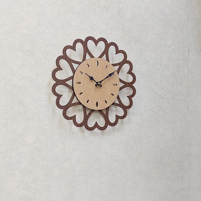 【名入れ　木製 掛け時計】北欧風 ハートクロック 静音設計　ナチュラル 木調