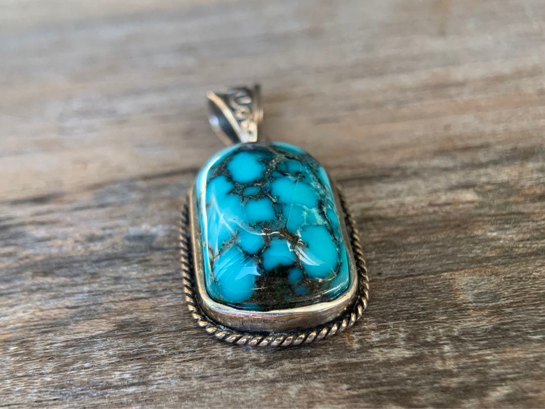 ターコイズ・ペンダント　トルコ石　天然石　tn739