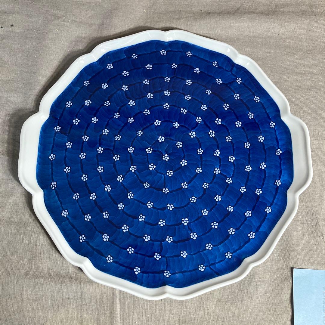 【源右衛門】古伊万里の伝統　日本の名窯　舘林源右衛門作　染付梅地紋　ケーキ平大皿