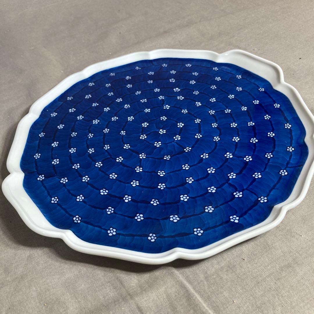 【源右衛門】古伊万里の伝統　日本の名窯　舘林源右衛門作　染付梅地紋　ケーキ平大皿