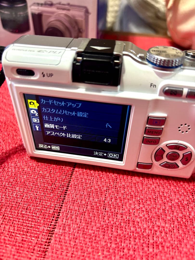 オリンパスPEN E-PL1 ダブルズームキット ホワイト&限定バッグ &3脚