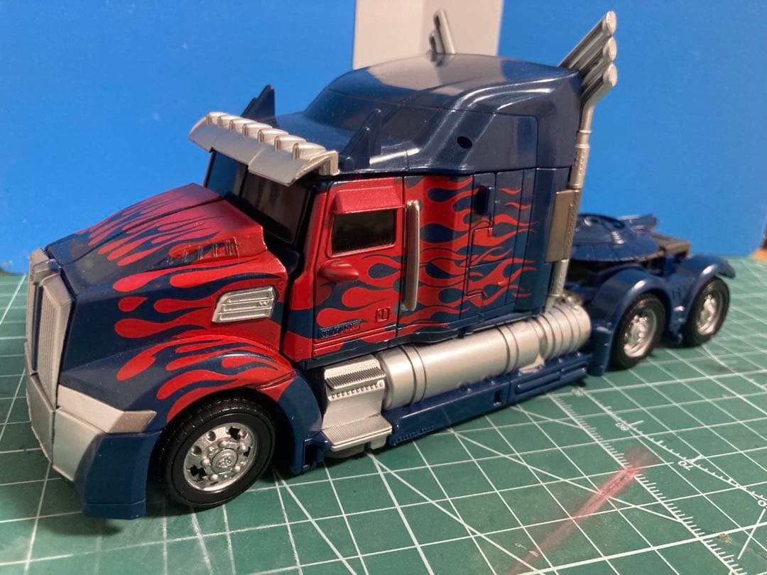 【限定】トランスフォーマー　ダークオプティマスプライム　(ネメシスプライム)