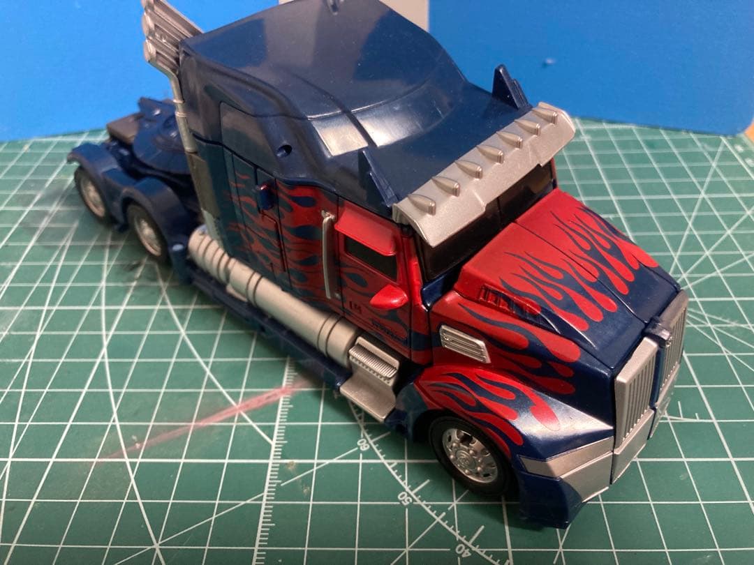 【限定】トランスフォーマー　ダークオプティマスプライム　(ネメシスプライム)