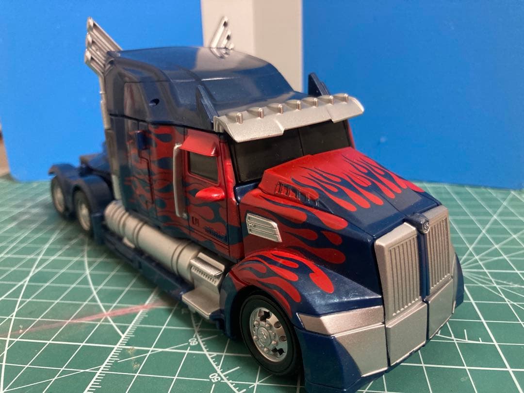 【限定】トランスフォーマー　ダークオプティマスプライム　(ネメシスプライム)