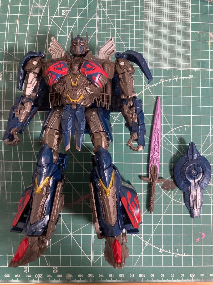 【限定】トランスフォーマー　ダークオプティマスプライム　(ネメシスプライム)