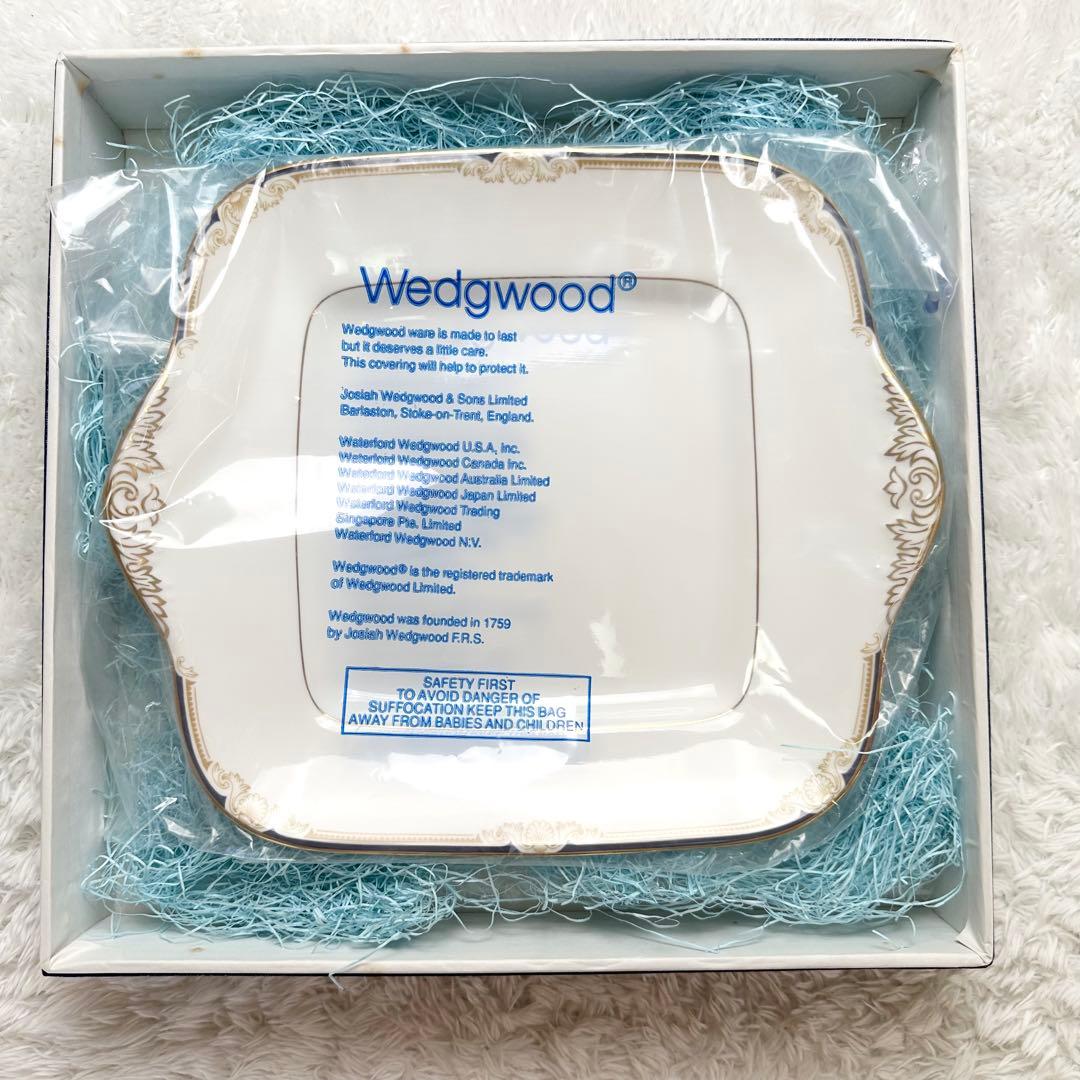 未使用　 ケーキプレート 金彩 スクエア型 黒壺　 箱付き