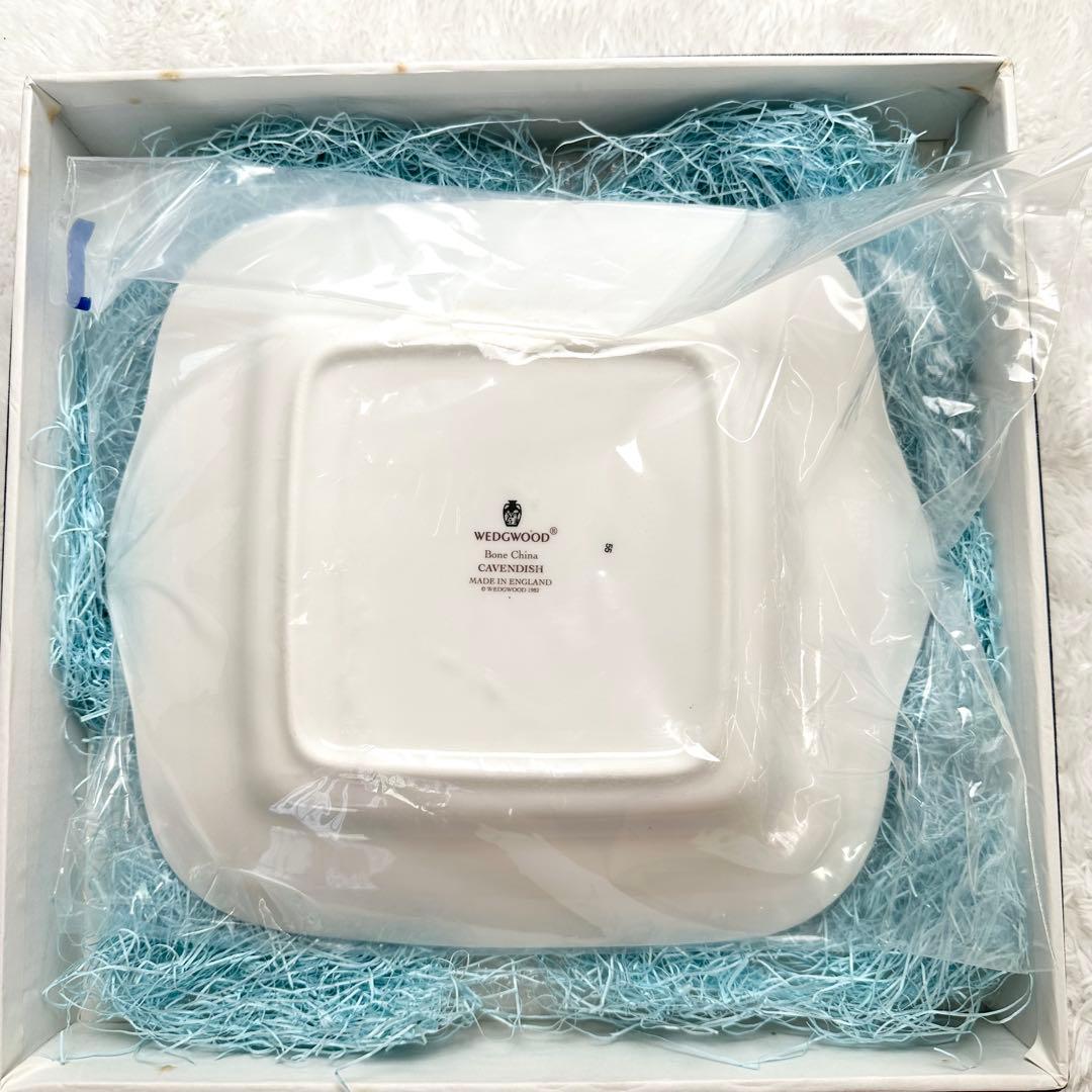 未使用　 ケーキプレート 金彩 スクエア型 黒壺　 箱付き