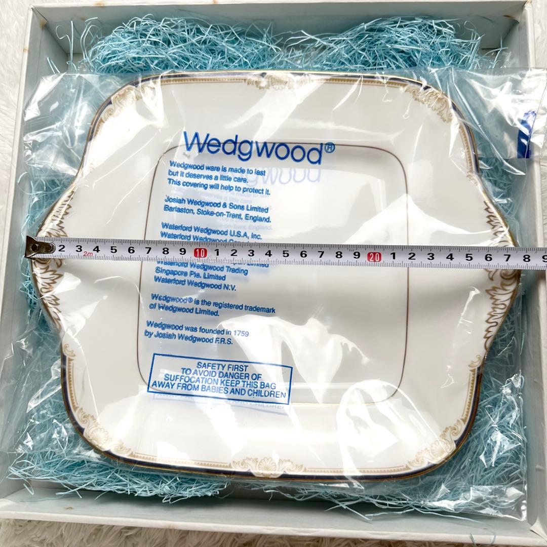 未使用　 ケーキプレート 金彩 スクエア型 黒壺　 箱付き