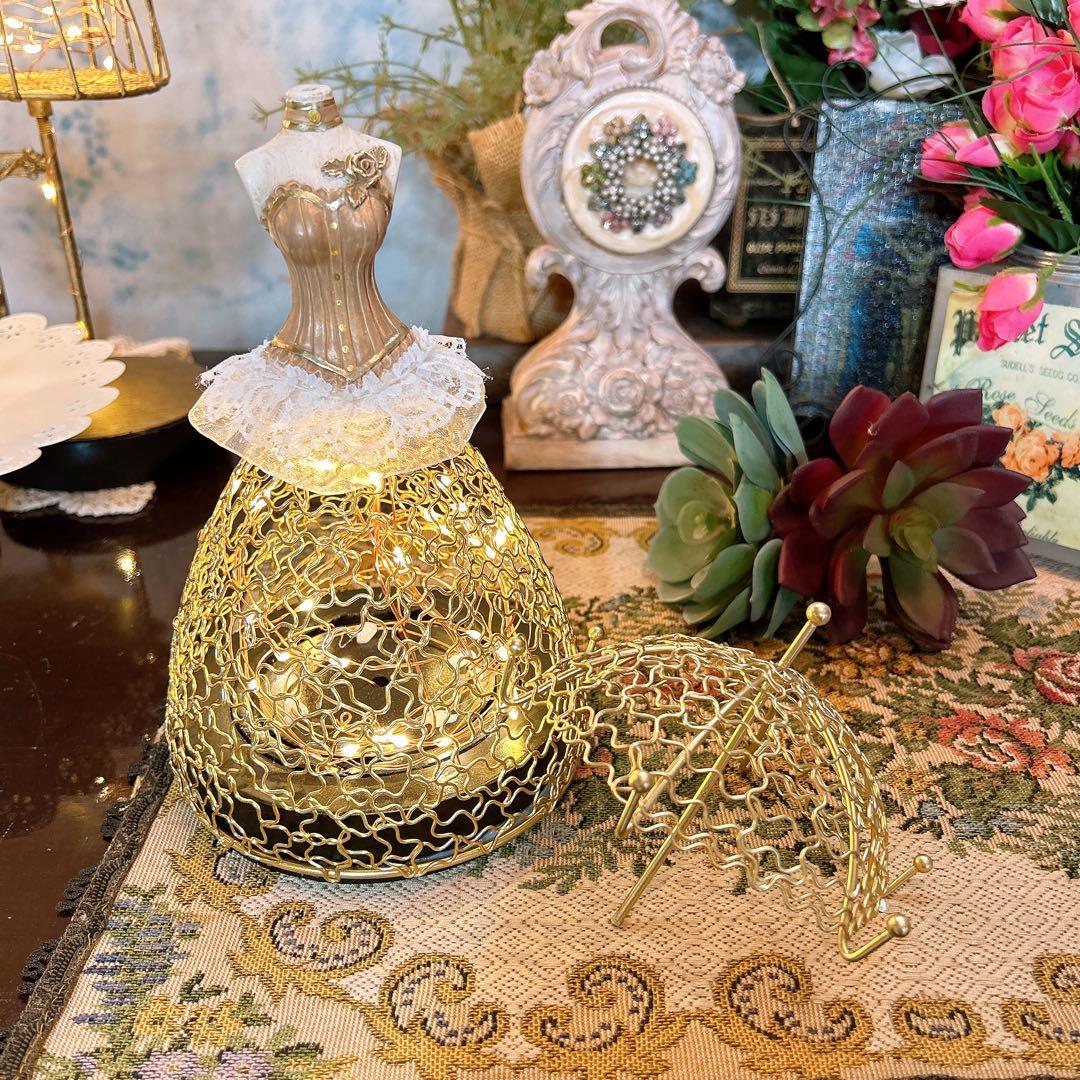 素敵に飾れるアクセサリースタンド ドレスアップトルソー 電飾付（電池蓋欠品）