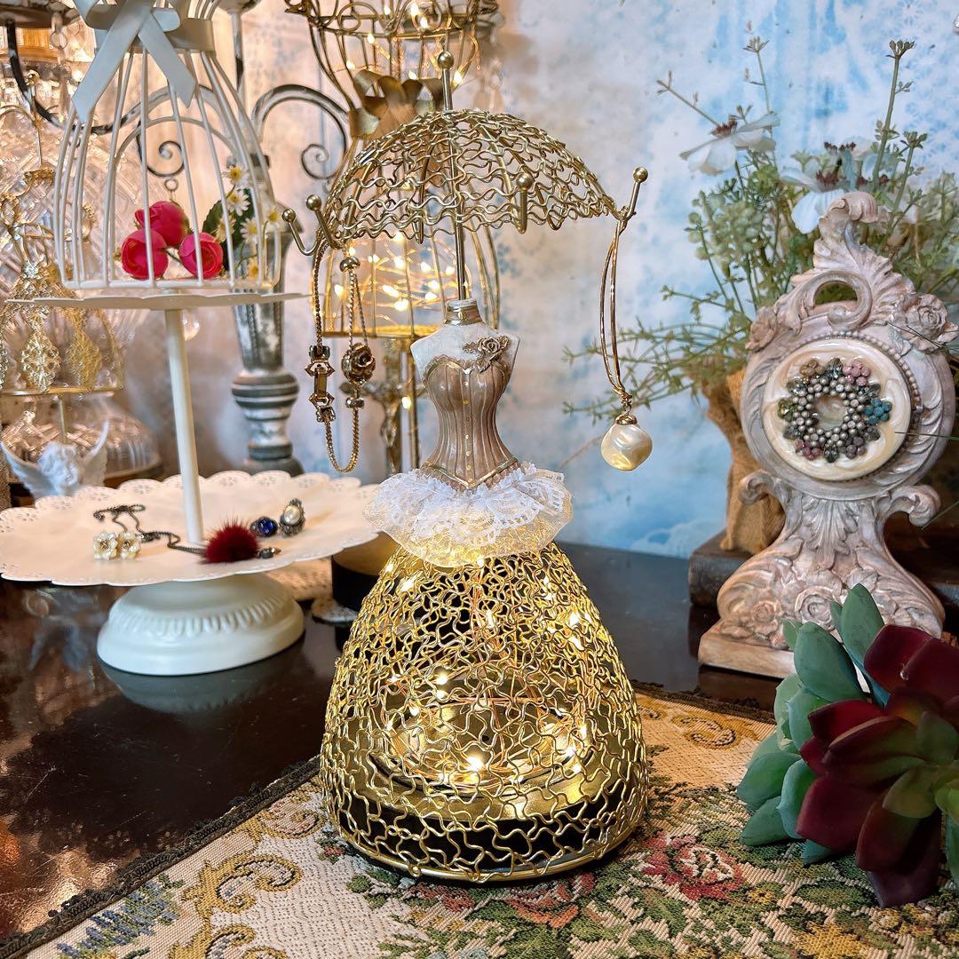 素敵に飾れるアクセサリースタンド ドレスアップトルソー 電飾付（電池蓋欠品）