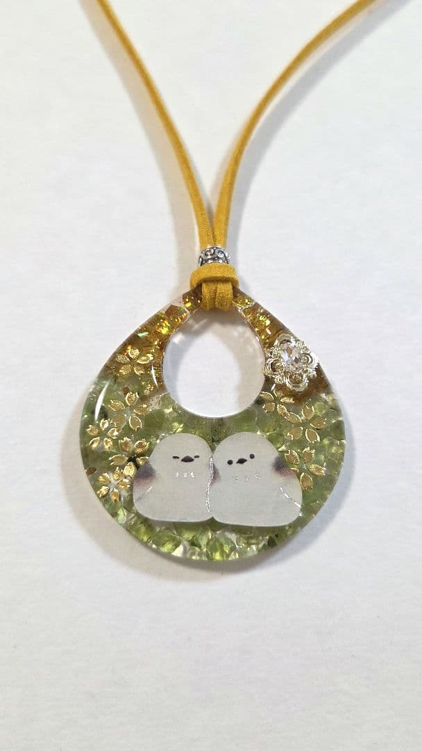 シマエナガペリドットレジンネックレス✨　レジンシマエナガペンダント　鳥