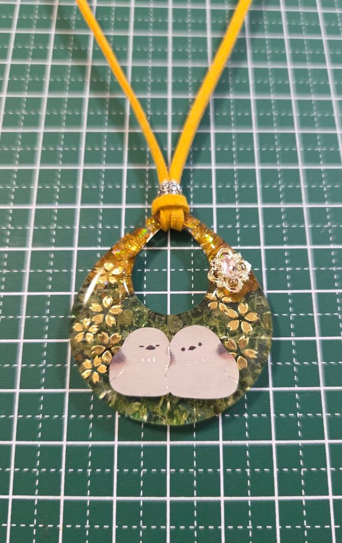 シマエナガペリドットレジンネックレス✨　レジンシマエナガペンダント　鳥