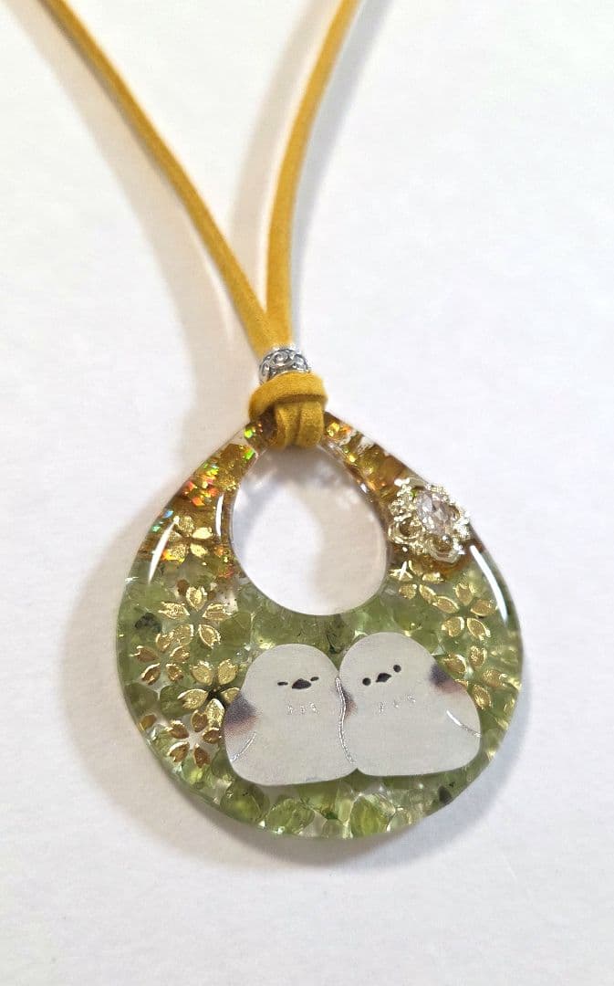 シマエナガペリドットレジンネックレス✨　レジンシマエナガペンダント　鳥