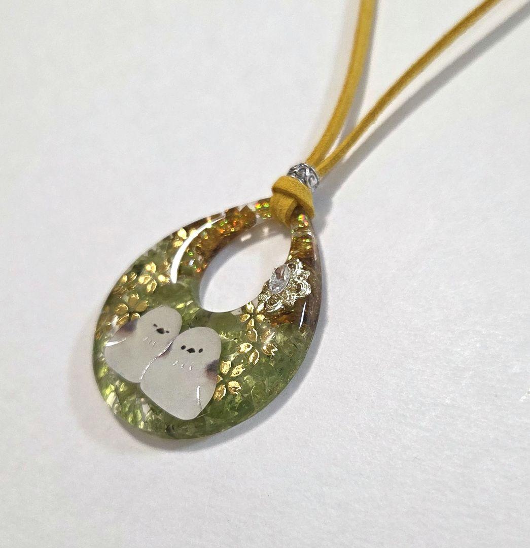 シマエナガペリドットレジンネックレス✨　レジンシマエナガペンダント　鳥