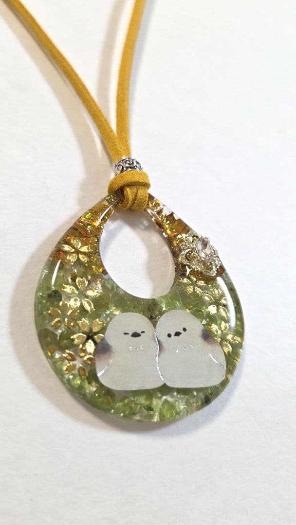 シマエナガペリドットレジンネックレス✨　レジンシマエナガペンダント　鳥